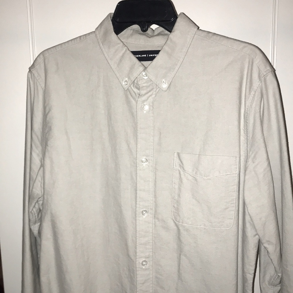 Men’s Everlane button down long sleeve. Size large in light grey.